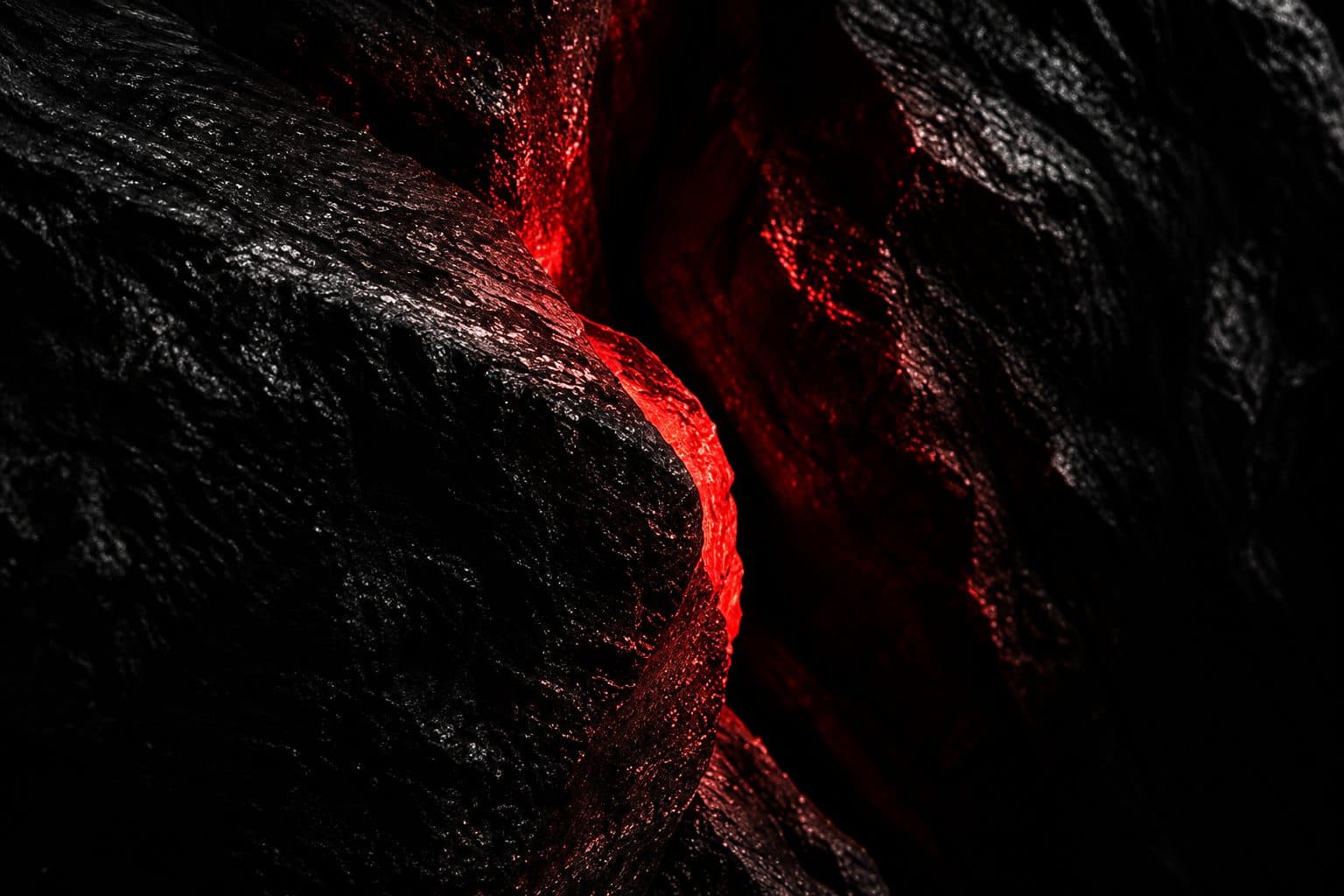 Textura de rocha escura com brilho vermelho